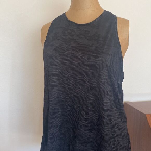 Lululemon sz 6 Miles Ahead Tank Top Camo black worn tied or open excellent cond - Picture 9 of 9